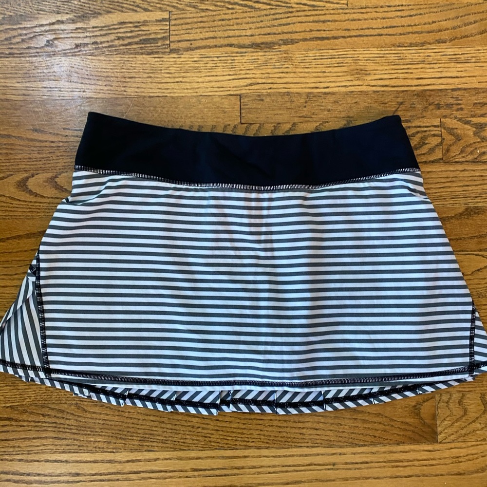 Lululemon pacesetter skirt size 8 reg black/white